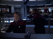 extant_StarTrek_VOY_6x07-DragonsTeeth_00612.jpg