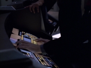 extant_StarTrek_VOY_6x07-DragonsTeeth_00632.jpg