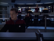 extant_StarTrek_VOY_6x07-DragonsTeeth_00636.jpg