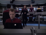 extant_StarTrek_VOY_6x07-DragonsTeeth_00643.jpg