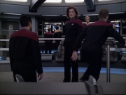 extant_StarTrek_VOY_6x07-DragonsTeeth_00649.jpg
