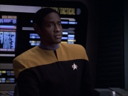 extant_StarTrek_VOY_6x07-DragonsTeeth_00650.jpg