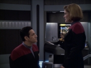 extant_StarTrek_VOY_6x07-DragonsTeeth_00654.jpg