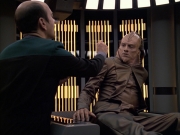 extant_StarTrek_VOY_6x07-DragonsTeeth_00981.jpg