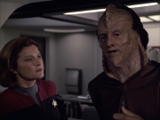 extant_StarTrek_VOY_6x07-DragonsTeeth_01208.jpg
