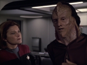 extant_StarTrek_VOY_6x07-DragonsTeeth_01209.jpg
