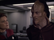 extant_StarTrek_VOY_6x07-DragonsTeeth_01212.jpg