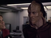 extant_StarTrek_VOY_6x07-DragonsTeeth_01214.jpg