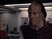 extant_StarTrek_VOY_6x07-DragonsTeeth_01215.jpg