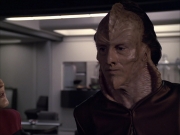 extant_StarTrek_VOY_6x07-DragonsTeeth_01216.jpg