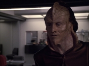 extant_StarTrek_VOY_6x07-DragonsTeeth_01217.jpg