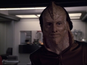 extant_StarTrek_VOY_6x07-DragonsTeeth_01218.jpg