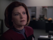 extant_StarTrek_VOY_6x07-DragonsTeeth_01220.jpg