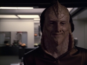 extant_StarTrek_VOY_6x07-DragonsTeeth_01227.jpg