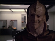 extant_StarTrek_VOY_6x07-DragonsTeeth_01228.jpg