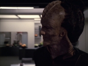 extant_StarTrek_VOY_6x07-DragonsTeeth_01230.jpg