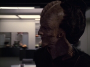 extant_StarTrek_VOY_6x07-DragonsTeeth_01231.jpg