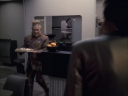 extant_StarTrek_VOY_6x07-DragonsTeeth_01238.jpg