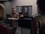 extant_StarTrek_VOY_6x07-DragonsTeeth_01239.jpg