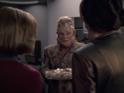 extant_StarTrek_VOY_6x07-DragonsTeeth_01242.jpg