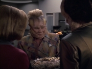 extant_StarTrek_VOY_6x07-DragonsTeeth_01244.jpg
