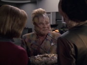 extant_StarTrek_VOY_6x07-DragonsTeeth_01245.jpg