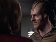 extant_StarTrek_VOY_6x07-DragonsTeeth_01247.jpg