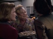 extant_StarTrek_VOY_6x07-DragonsTeeth_01249.jpg