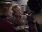 extant_StarTrek_VOY_6x07-DragonsTeeth_01251.jpg