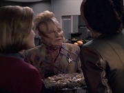 extant_StarTrek_VOY_6x07-DragonsTeeth_01252.jpg