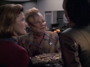 extant_StarTrek_VOY_6x07-DragonsTeeth_01253.jpg