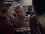 extant_StarTrek_VOY_6x07-DragonsTeeth_01255.jpg