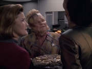 extant_StarTrek_VOY_6x07-DragonsTeeth_01256.jpg