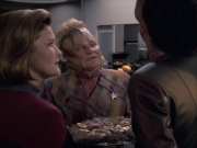 extant_StarTrek_VOY_6x07-DragonsTeeth_01257.jpg