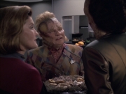 extant_StarTrek_VOY_6x07-DragonsTeeth_01259.jpg