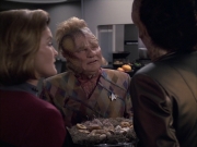extant_StarTrek_VOY_6x07-DragonsTeeth_01260.jpg
