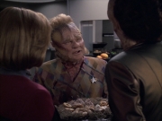 extant_StarTrek_VOY_6x07-DragonsTeeth_01261.jpg