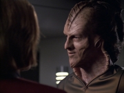 extant_StarTrek_VOY_6x07-DragonsTeeth_01265.jpg