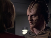 extant_StarTrek_VOY_6x07-DragonsTeeth_01271.jpg