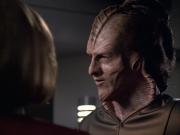 extant_StarTrek_VOY_6x07-DragonsTeeth_01275.jpg