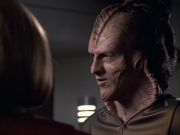 extant_StarTrek_VOY_6x07-DragonsTeeth_01277.jpg