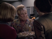 extant_StarTrek_VOY_6x07-DragonsTeeth_01278.jpg