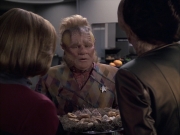 extant_StarTrek_VOY_6x07-DragonsTeeth_01279.jpg