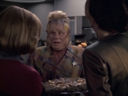 extant_StarTrek_VOY_6x07-DragonsTeeth_01281.jpg