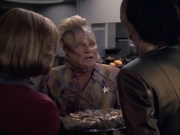 extant_StarTrek_VOY_6x07-DragonsTeeth_01283.jpg