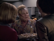 extant_StarTrek_VOY_6x07-DragonsTeeth_01284.jpg