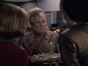 extant_StarTrek_VOY_6x07-DragonsTeeth_01285.jpg