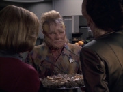 extant_StarTrek_VOY_6x07-DragonsTeeth_01287.jpg