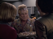 extant_StarTrek_VOY_6x07-DragonsTeeth_01288.jpg