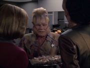 extant_StarTrek_VOY_6x07-DragonsTeeth_01289.jpg